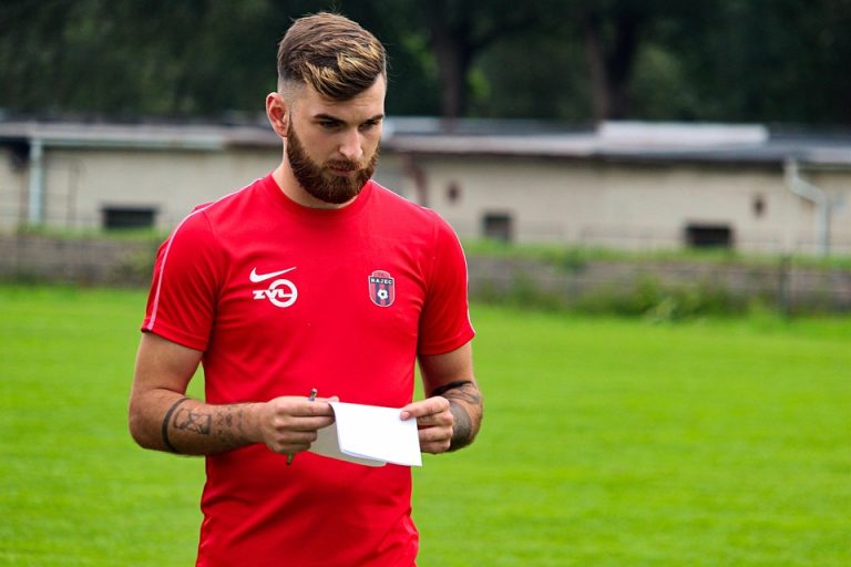 4-3-3 срещу 3-5-2 – битката на формациите