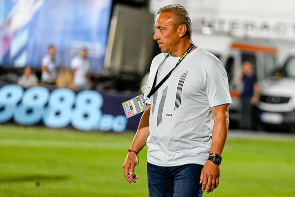 Илиан Илиев влезе в историята: първият треньор с 500 мача в Първа лига